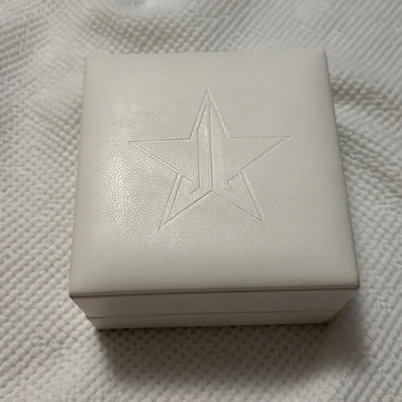 Jeffree Star Cosmetics Extreme Frost Shimmery Silver Highlighter in Pink Box - Picture 3 of 6